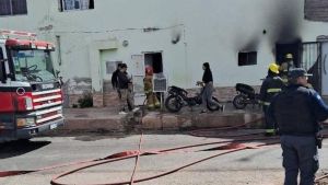 Incendio en un departamento de Plaza Huincul: una persona fue asistida