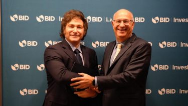 Javier Milei y Luis Caputo se reunieron con el presidente del BID tras las elecciones de Buenos Aires