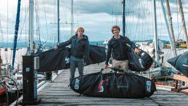 Gauchos del mar: dos hermanos surfearon las olas de la Antártida para dejar un mensaje global