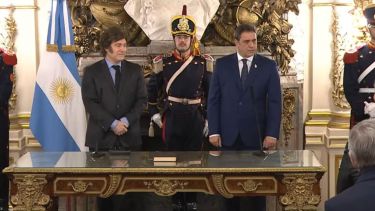 Javier Milei le tomó juramento a Lisandro Catalán, y se oficializó su nombramiento como nuevo ministro