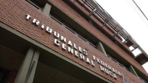 Dos condenados por tenencia de drogas en Río Negro: absolvieron a un policía acusado de encubrimiento