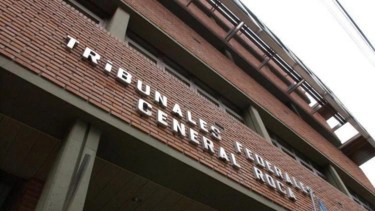 Dos condenados por tenencia de drogas en Río Negro: absolvieron a un policía acusado de encubrimiento