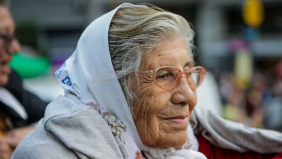 Dolor por el fallecimiento de Azucena Díaz, de Madres de Plaza de Mayo. Foto: Gentileza @hijos_capital.
