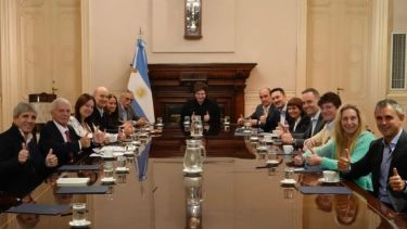 Javier Milei reunió a su mesa política y a su Gabinete antes de viajar a Estados Unidos: hubo alivio y optimismo