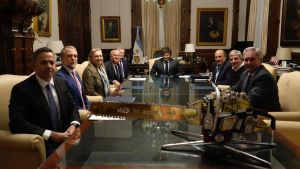 Javier Milei vuelve a reunirse con su Gabinete y prepara la estrategia para negociar con los gobernadores