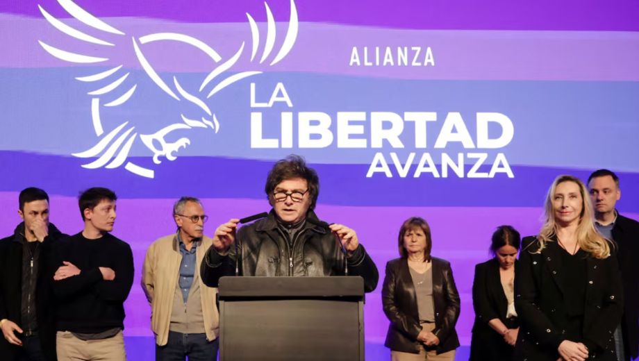 Javier Milei vuelve de Estados Unidos con la mira en su campaña electoral.