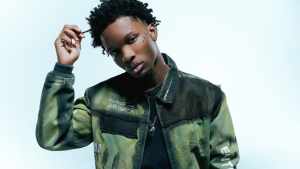 Investigan el hallazgo de un cuerpo en el vehículo del rapero D4vd