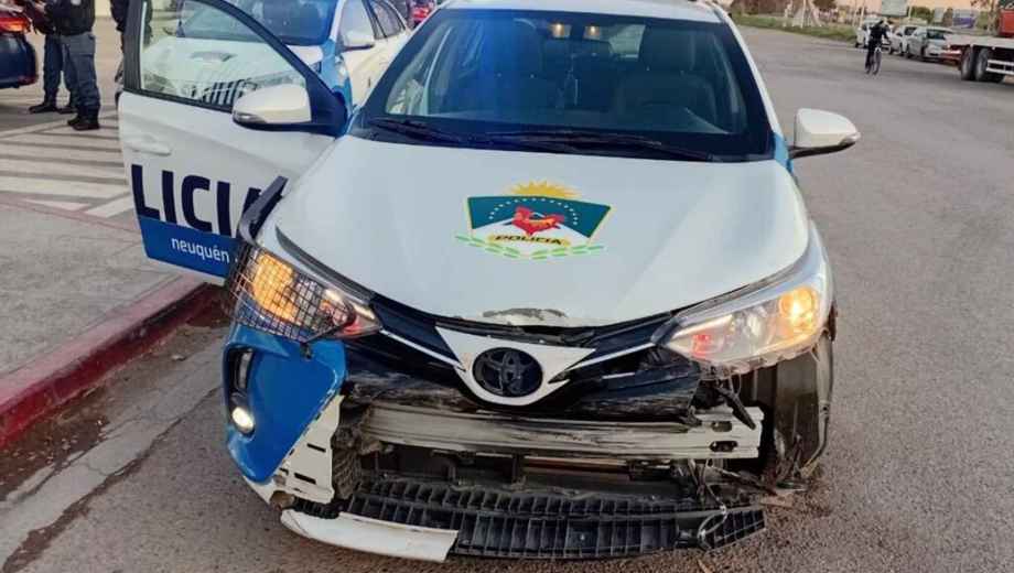 La policía realizó disparos disuasivos durante el operativo, lo que alarmó a los vecinos. Foto: Centenario Digital.