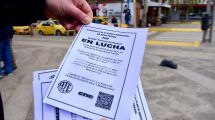 Imagen de Trabajadores de la PIAP protestaron en el centro de Neuquén: hubo reunión con Gobierno pero «siguen en alerta»