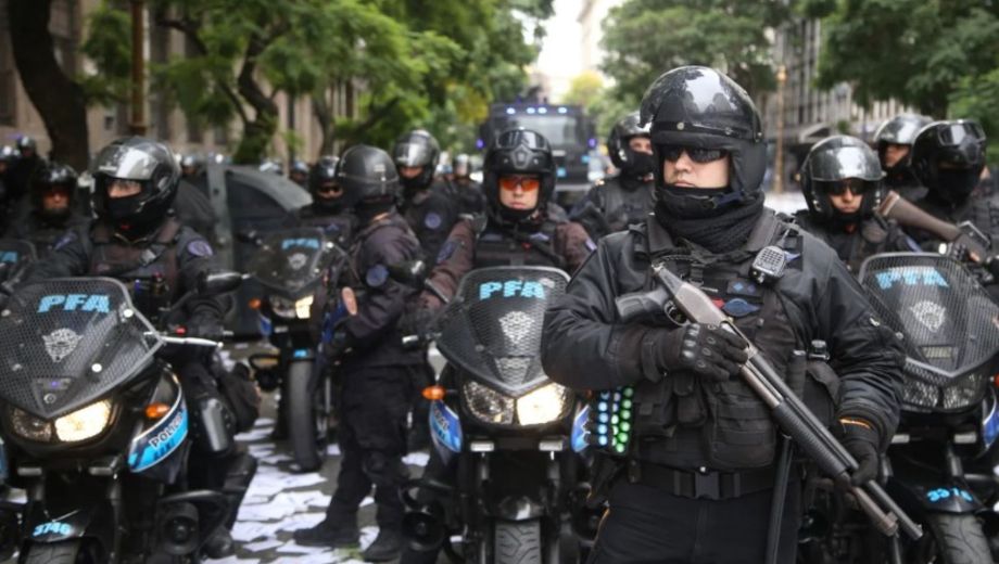 Se dispuso un operativo de seguridad en las inmediaciones del Congreso. Foto: Gentileza NA. 