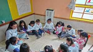 Rocío es maestra rural del paraje Lonco Luan: viaja todos los días a enseñar y contener