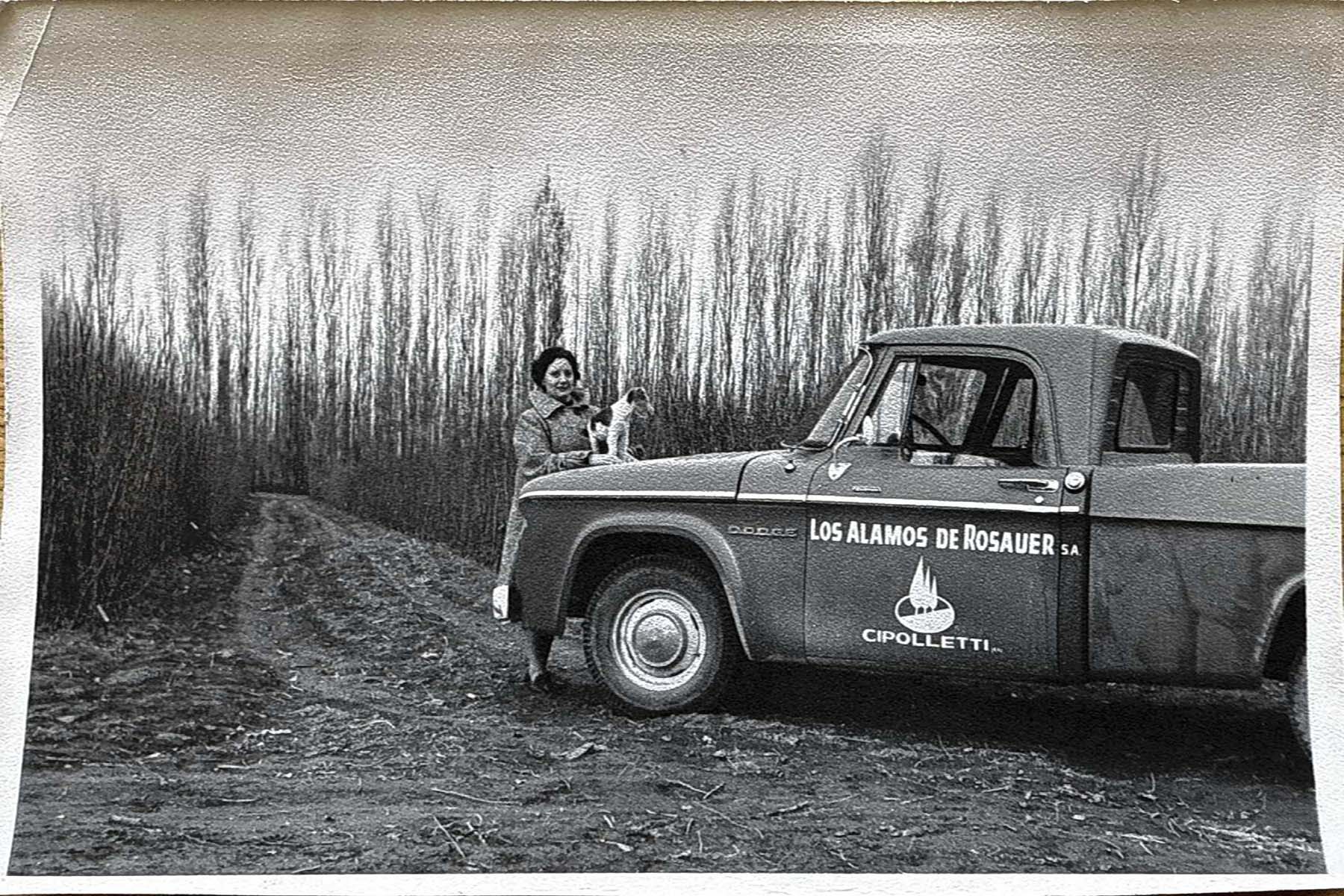 Irene Toschi de Rosauer en el vivero de Vila Manzano.
