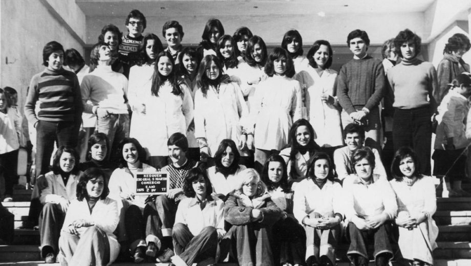 La foto que no puede faltar. En las emblemáticas escalinatas del colegio San Martín. (FOTOS: Gentileza)