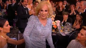 Emoción absoluta: Mirtha Legrand recibió el Martín Fierro leyenda