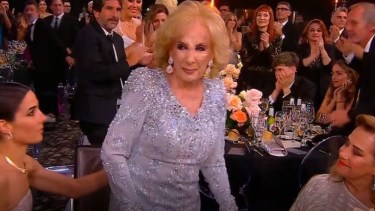 Emoción absoluta: Mirtha Legrand recibió el Martín Fierro leyenda