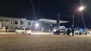 Intento de robo comando en Neuquén: entraron armados a una concesionaria y maniataron a los guardias