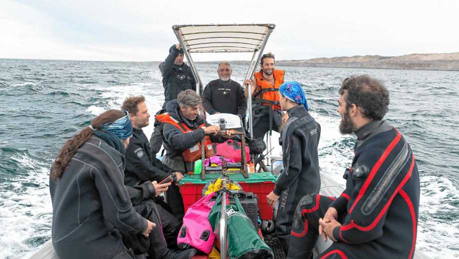 Equipos de la Fundación Por el Mar en plena expedición. Foto: gentileza. 