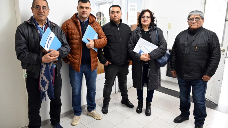 Parte de la conducción de UPCN en una  previa en la Función Pública. Foto Archivo
