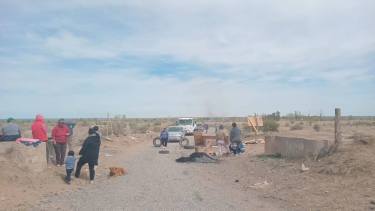 Crisis en Allen: protestas por falta de agua y polémica por basura que llegó a Fernández Oro