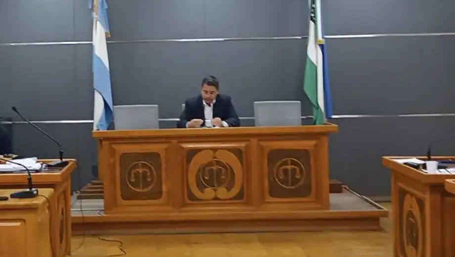 El juez de garantías Víctor  Gangarrosa de Bariloche otorgó la prisión domiciliaria, con  dispositivo electrónico para el imputado de intento de femicidio. (foto de archivo)