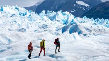 Al corazón del Glaciar Perito Moreno el paseo que te lleva a sentir que el hielo late a tus pies