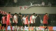 Imagen de River no levanta cabeza: perdió con Sarmiento y se fue silbado en el Monumental