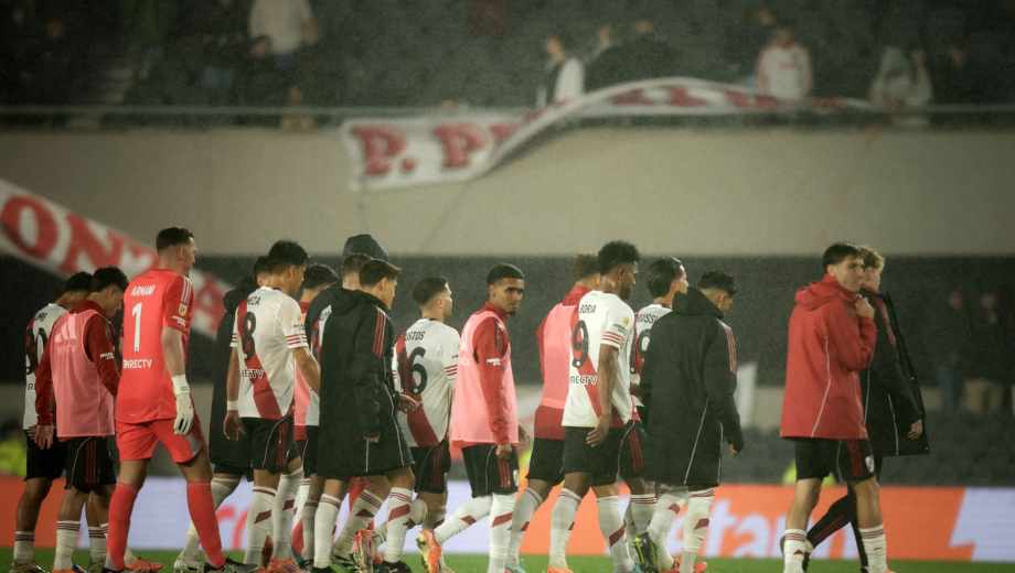 River Plate cayó en el Monumental y se retiró silbado por su gente. (Foto: FBaires)