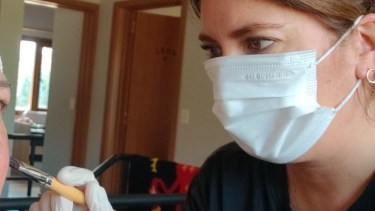 Tras un diagnóstico de cáncer de mama, hizo un curso de maquillaje terapéutico: «Quiero acompañar a que la gente se sienta mejor»