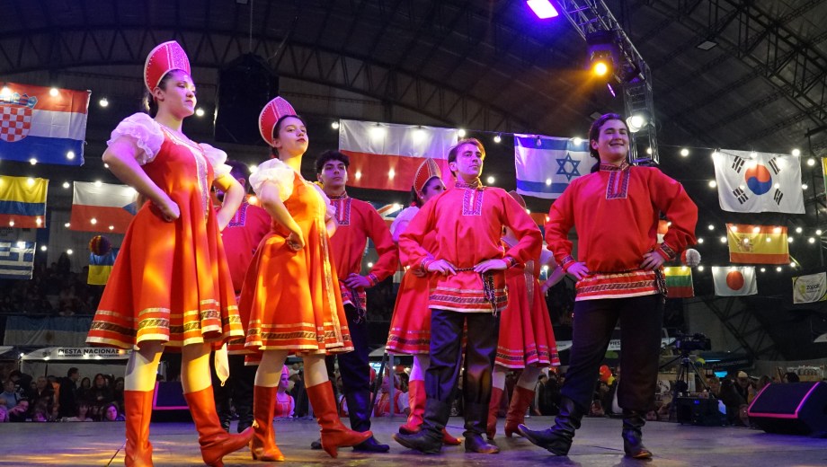 Este año, la organización confirmó que la fiesta contará con dos carpas gigantes, un patio gastronómico, un patio de fuego y un galpón de productores locales con venta de productos regionales.