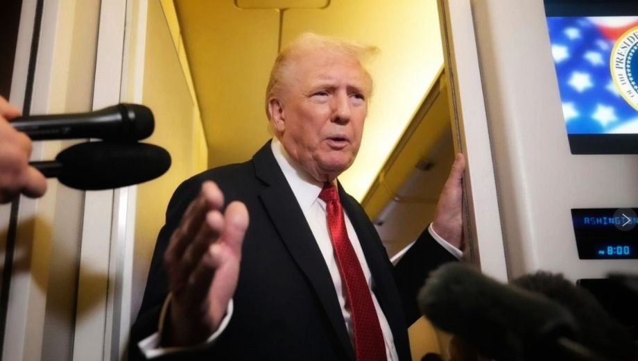 A bordo del Air Force One, el avión oficial, Donald Trump fue consultado acerca de la ayuda económica del Tesoro estadounidense a la Argentina. Foto: Clarín Fotografía. 