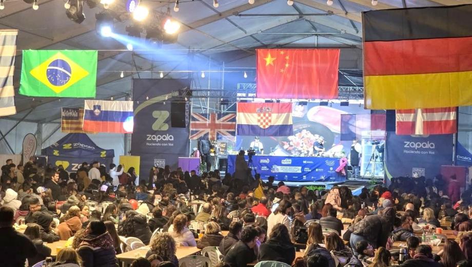 La 17º Fiesta Nacional del Inmigrante y las Colectividades (FIC) se transformó en la más convocante de su historia.-