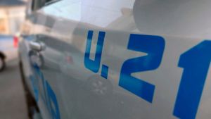 Agredió a su pareja con un machete en Roca e intentó escaparse: lo redujeron en la calle y fue detenido