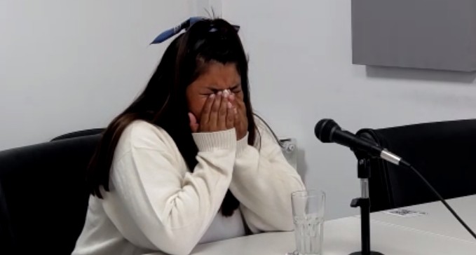 Verónica Troncoso siguió la lectura del veredicto desde Zapala. Captura del video.