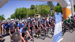 Empieza la Vuelta de Cutral Co de ciclismo: así se correrán las cinco etapas