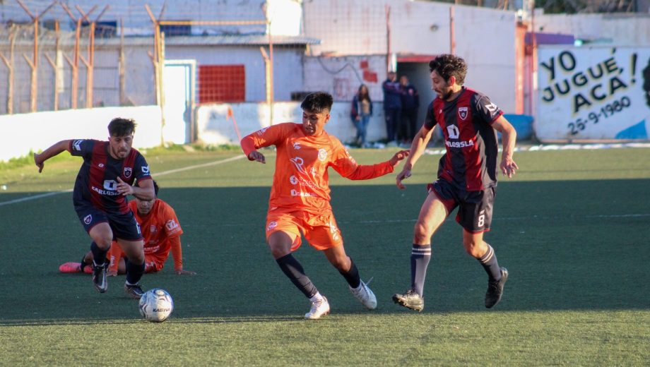 Deportivo Roca y Argentinos del Norte se enfrentan en el debut por el Regional Amateur. (Foto: Prensa Deportivo Roca)