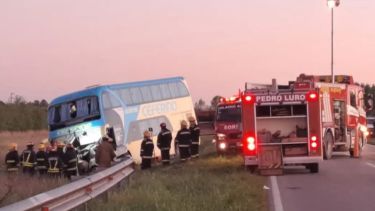 Tragedia en la Ruta 3: un muerto y varios heridos en un triple choque con un colectivo que iba a Viedma