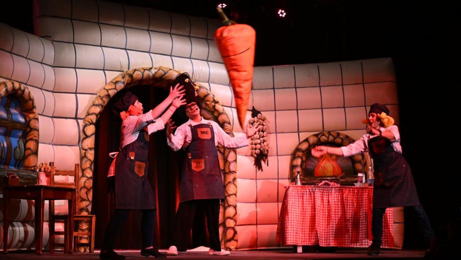 Giorgio y la zanahoria gigante. Foto: Alfredo Leiva