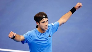 Tomás Etcheverry y Francisco Comesaña debutaron con triunfos en Estocolmo y Bruselas