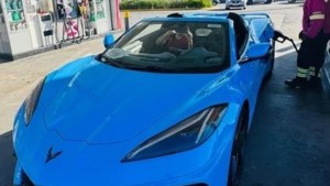 Llega al país el Corvette de Sylvester Stallone mientras que “Rocky, el musical” arrasa en Buenos Aires