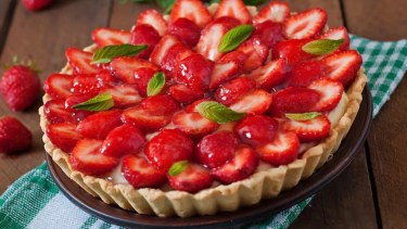 Sin manteca ni azúcar: cómo hacer la sabrosa tarta de frutillas en 10 minutos