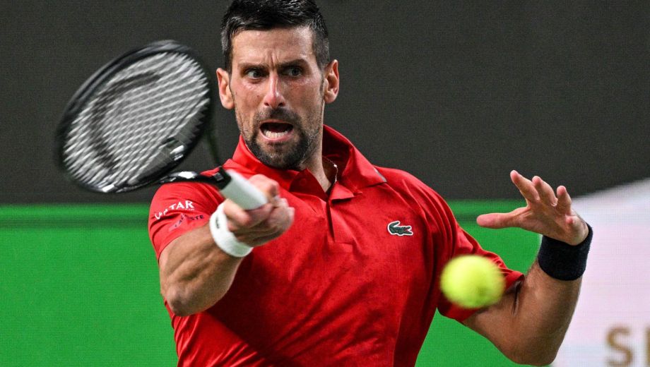 Toda la potencia de Nole, en un partido duro ante Munar. Está en el top 8 y sueña con un torneo MS después de dos años. (AFP)