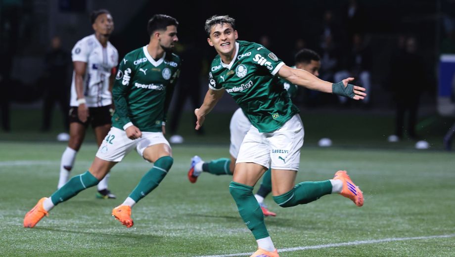 Ramón Sosa y el Flaco López, caras conocidas del fútbol argentino que hacen historia en Palmeiras. El paraguayo rompió el cero en la semifinal de vuelta. (AP)