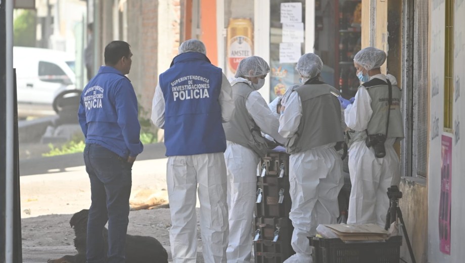 Allanamientos en Neuquén por el transfemicidio de Azul  Semeñenko. (Foto: Florencia Salto).