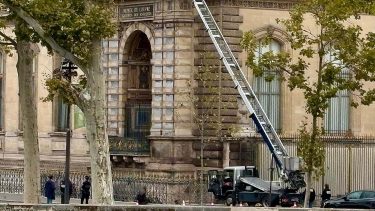 El fabricante del montacargas usado en el robo del Museo Louvre publicitó su aparato: “Hacerlo rápido”