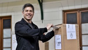«Es una elección crítica»: Axel Kicillof votó y volvió a pedir diálogo con el presidente Javier Milei