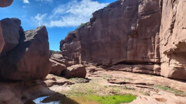 Los cuatro lugares imperdibles para descubrir en Villa El Chocón, el paraíso rojo de la Patagonia