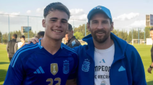 Imagen de «Grande, Toto»: el saludo de Messi a Silvetti, autor del gol de Argentina en el Mundial Sub 20