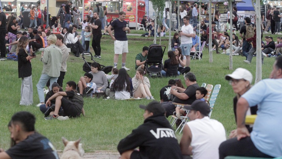 Neuquén disfrutó de la feria de emprendedores. (Oscar Livera).