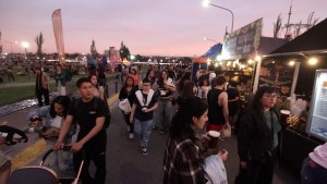 En 10 fotos | Así se vivió el día 1 de la feria más grande de Neuquén y la Confluencia de Sabores este viernes
