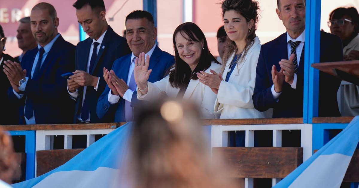 Cutral Co festejó el aniversario con un nutrido desfile y anuncios de ...